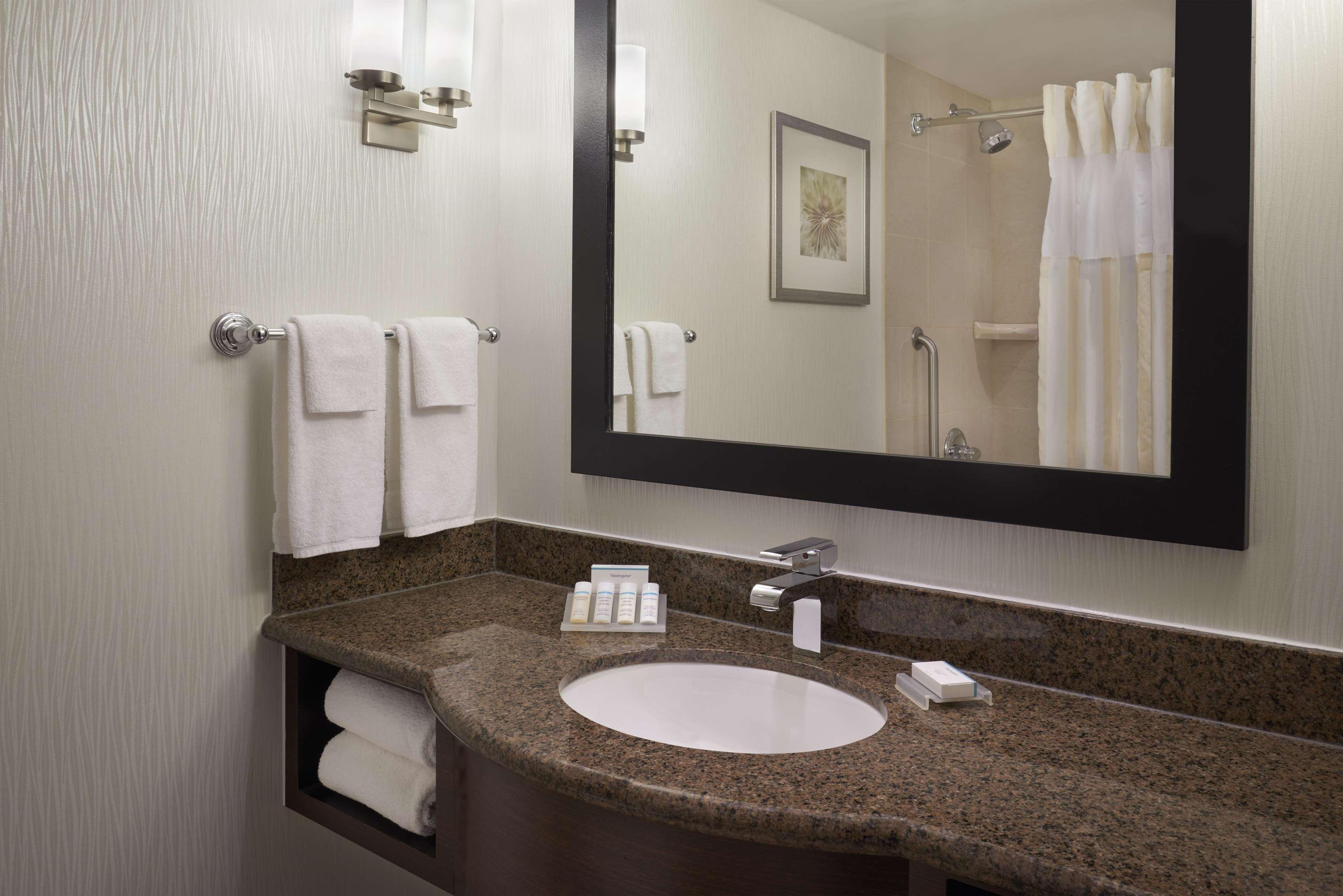 Hilton Garden Inn Toronto Airport West/Mississauga Zewnętrze zdjęcie